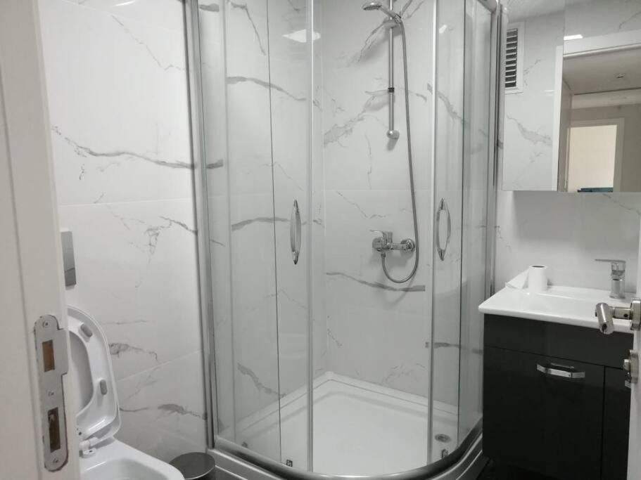 Sisli Apartment, 2 Bedrooms, 250 M Metro, New Modern Residence Istanbul Eksteriør bilde
